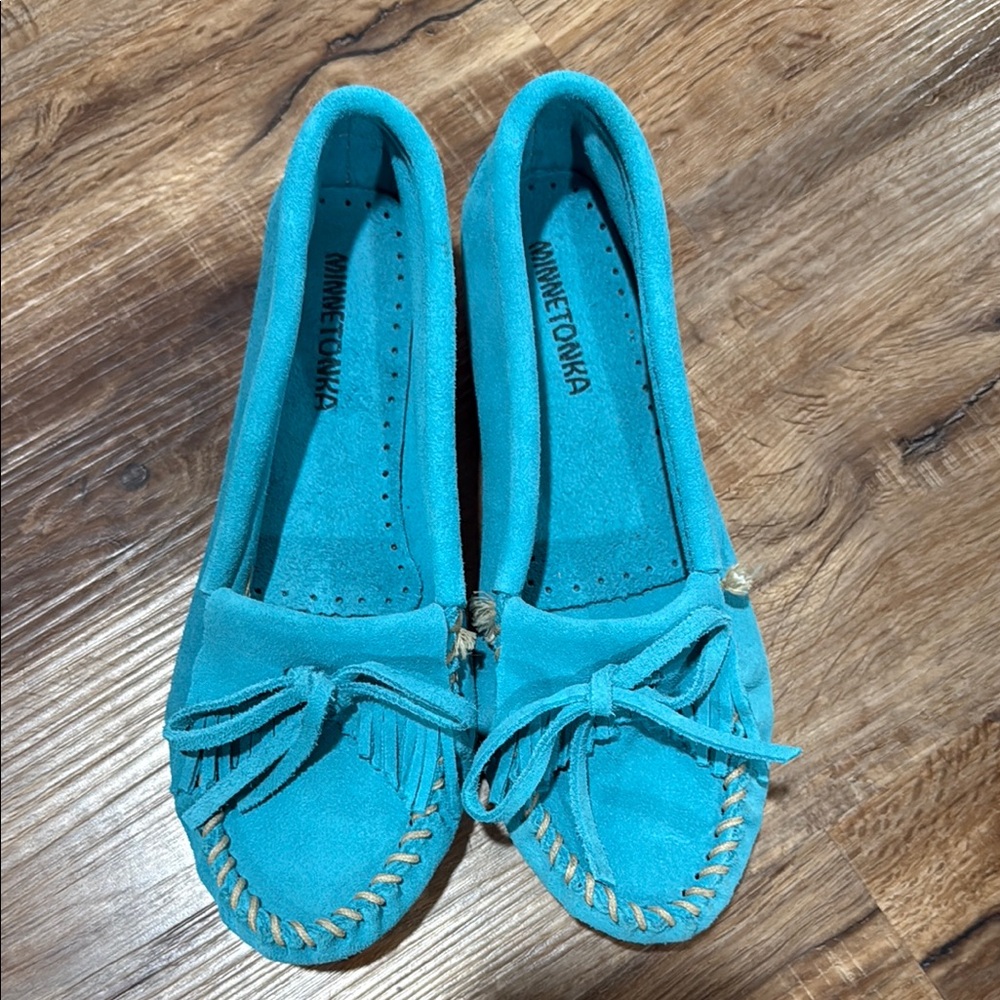 NWOB Minnetonka Women's Teal Moccasins